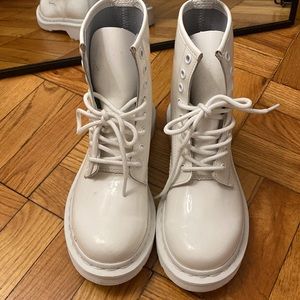 DR MARTENS WHITE boots